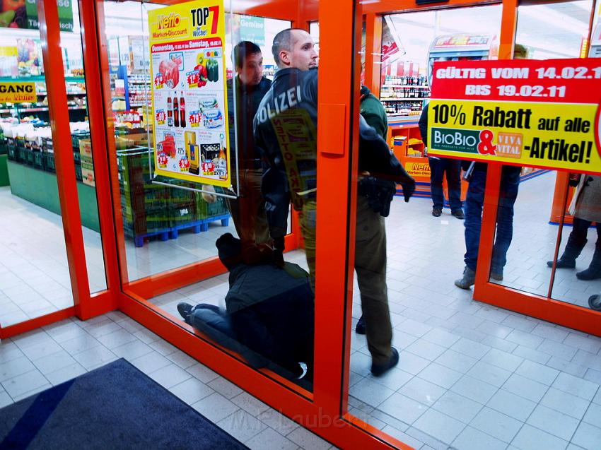 Raubueberfall Netto Markt Koeln Vingst Nobelstr P07.JPG